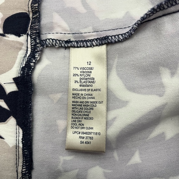 Rafaella Navy and Cream Floral Stretch Pants, size 12 - Picture 10 of 12